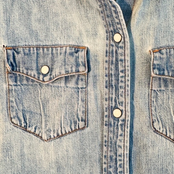J.Crew Chambray Denim Shirt Women’s Size 4 | Snap Front Western Button Down - Picture 3 of 3